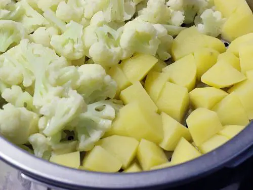 steam potatoes and cauliflower