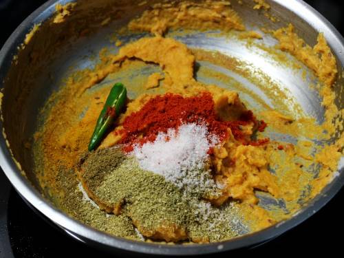 add spices to make cauliflower potato curry