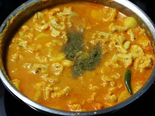 add kasuri methi to finished aloo gobi