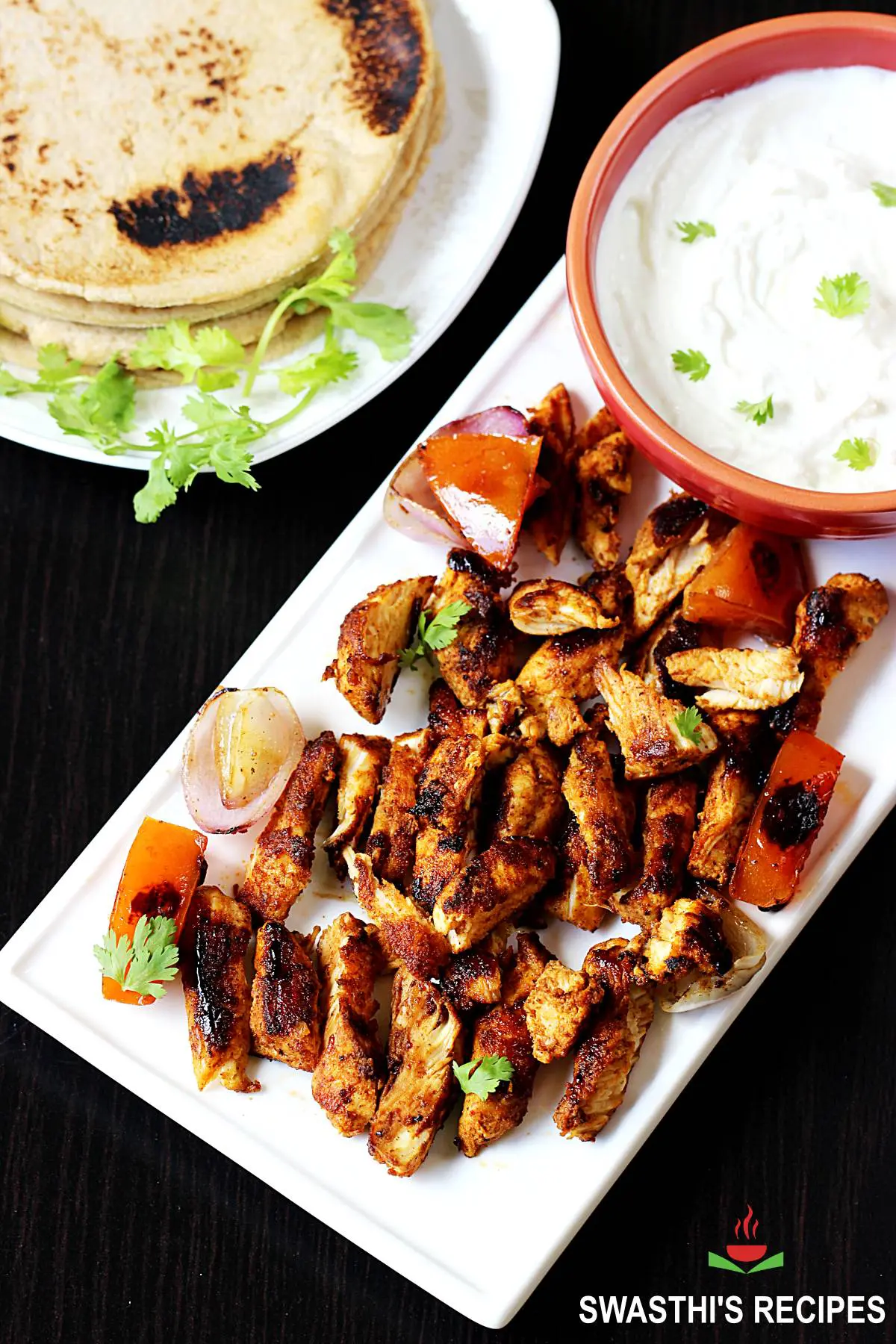 shawarma served with pita bread and yogurt sauce