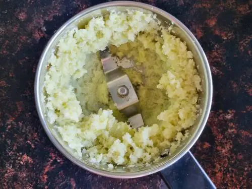 grind gooseberries in a grinder