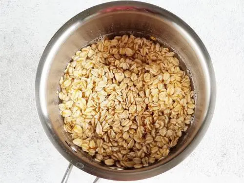 rolled oats in boiling water