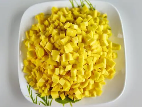 diced mangoes for chutney