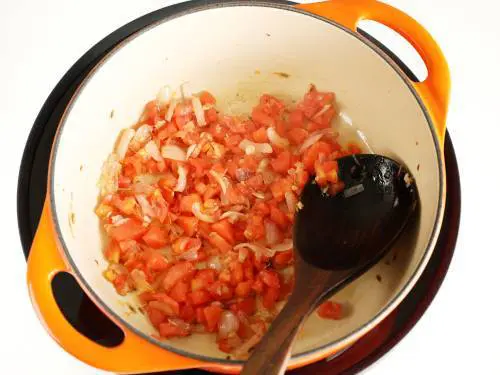 add tomatoes to make masala oats
