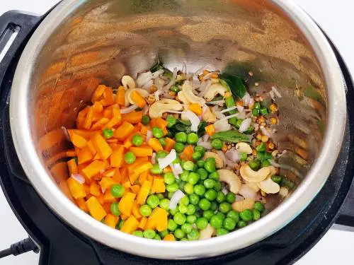 saute veggies in the instant pot