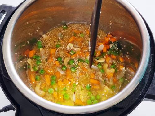 pour water to cook quinoa upma