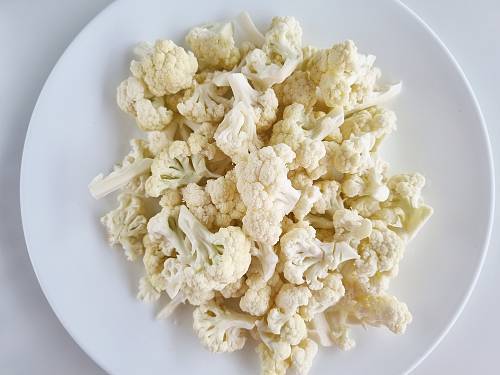 cleaned cauliflower florets to be stir fried