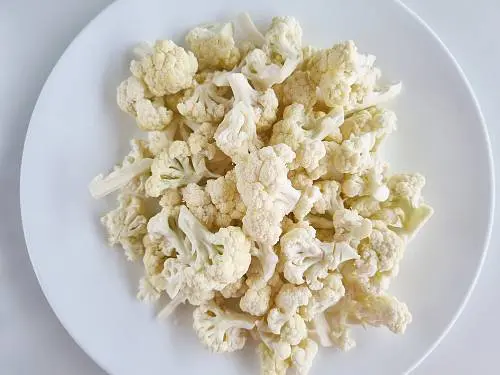 cleaned cauliflower florets to be stir fried