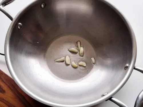 fry garlic in oil