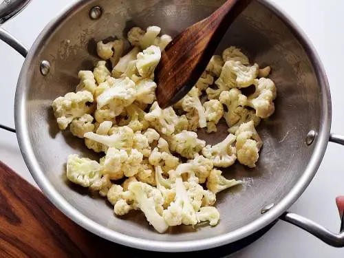 stir fry cauliflower in oil