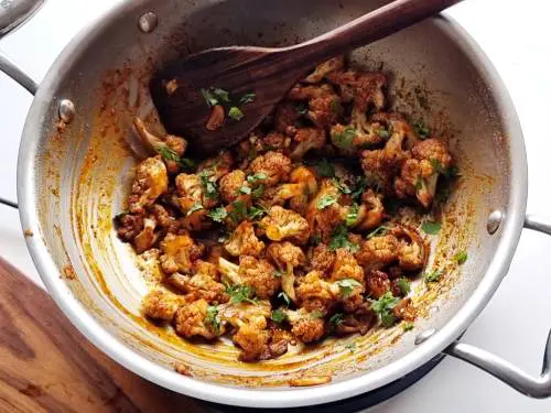 garnish cauliflower stir fry with coriander leaves