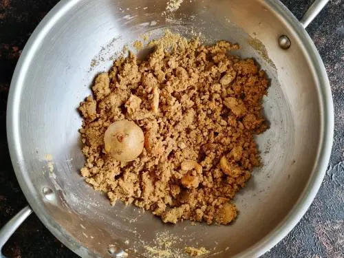 shape the oat mixture to balls