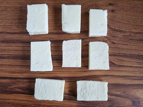 sliced paneer