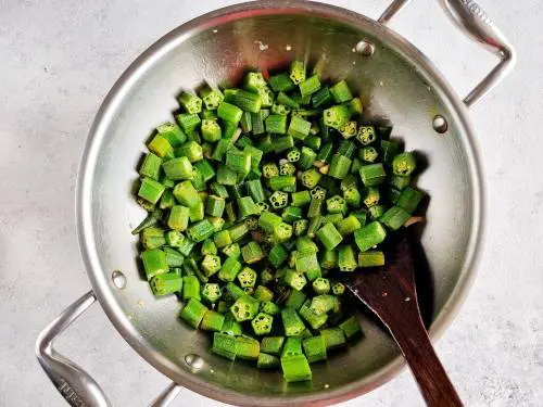 vinegar in pan