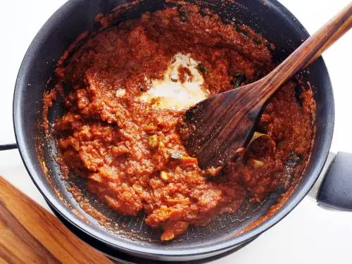 onion tomato masala to make veggie curry