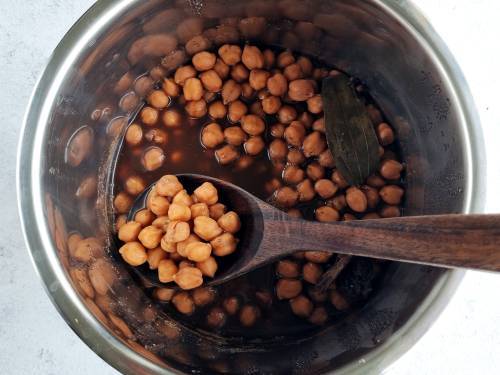 soft cooked chickpeas
