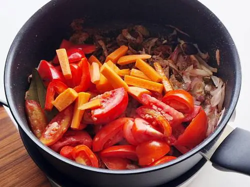 add tomatoes and veggies