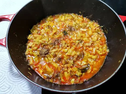 garam masala and fennel in lauki sabzi