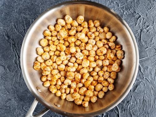 roasting makhana in a pan