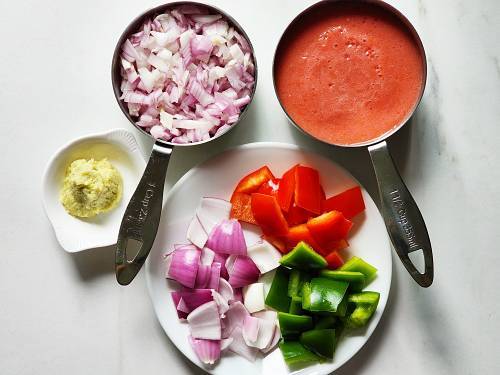 prepare onions, tomatoes and bell peppers