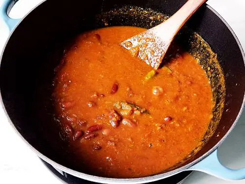 rajma masala in a kadai