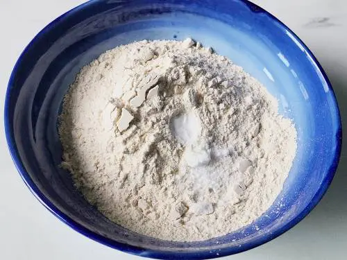 flour salt and baking soda in a bowl