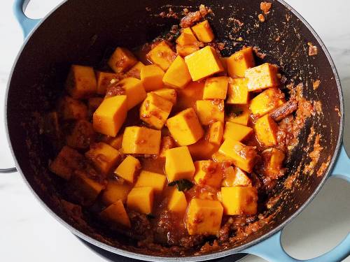 butternut squash in onion tomato masala