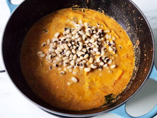 black eyed peas in sauce