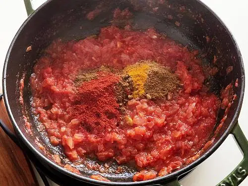 spices to make onion tomato masala
