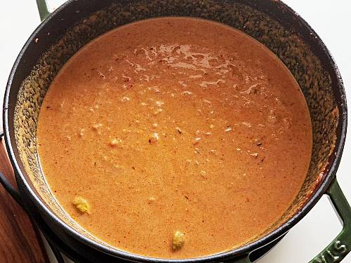 simmering gravy