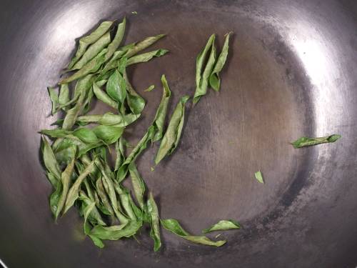 toasted curry leaves