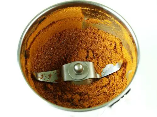 curry powder in a mixer/ grinder jar