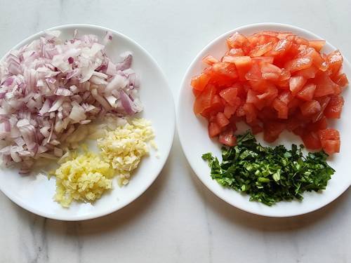 onions and tomatoes for tempering