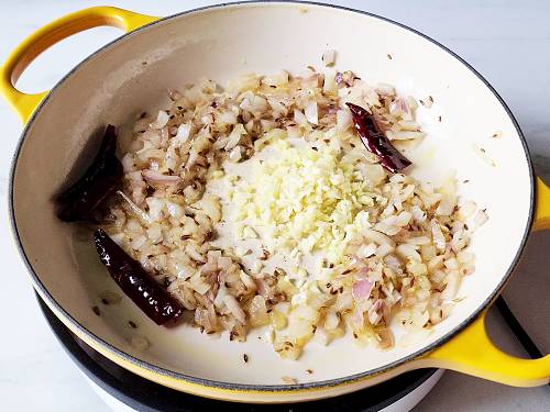 saute onions tomatoes