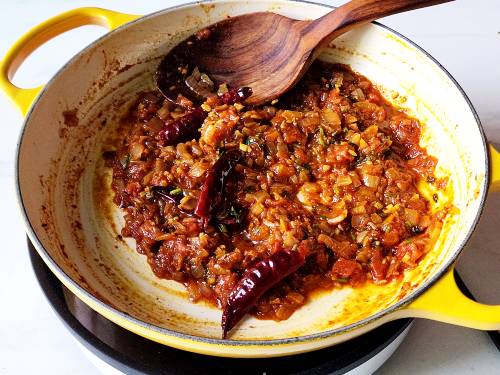 spicy onion tomatoes