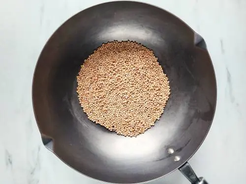 toasted urad dal in a pan
