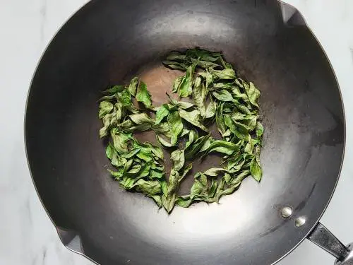 curry leaves for flax seed podi