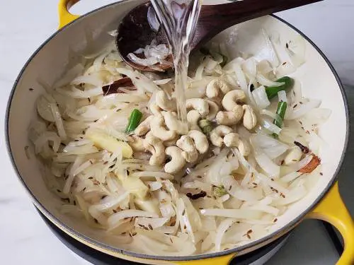 pour water and add cashews to make methi matar malai