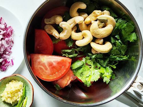 make tomato puree to make cauliflower masala