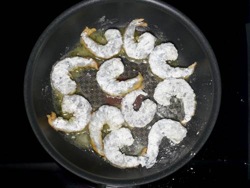 pan frying shrimp