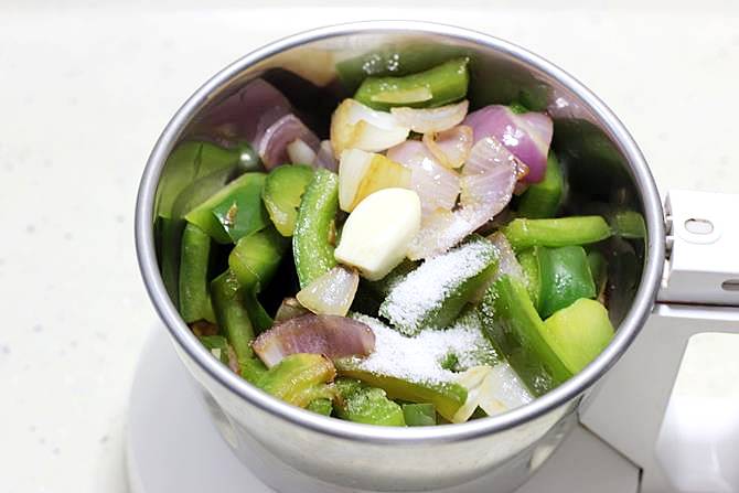 add sauteed capsicum to a grinder