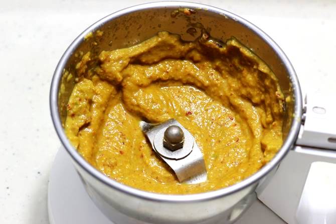 ground capsicum chutney in a jar