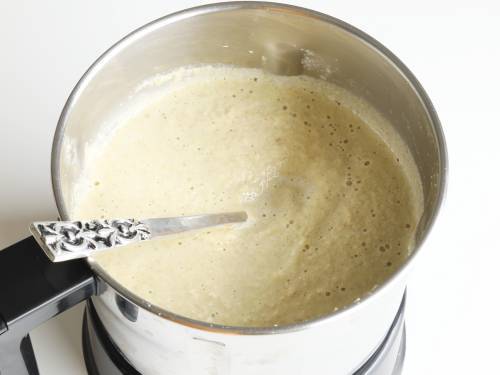 thick idli chutney in a grinder jar