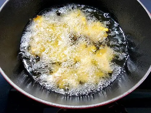 Why Crispy Onion Bhajis Make People Lose All Self-Control 9 Image