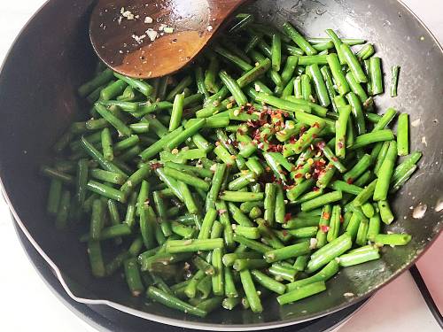 garnish with chili flakes