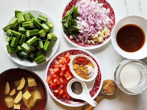 ingredients to make okra curry