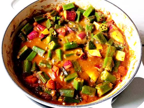 okra cooking in tamarind and curry powder