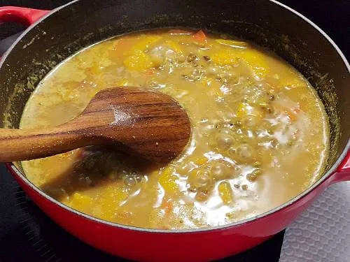 cooking mung bean soup in a pot