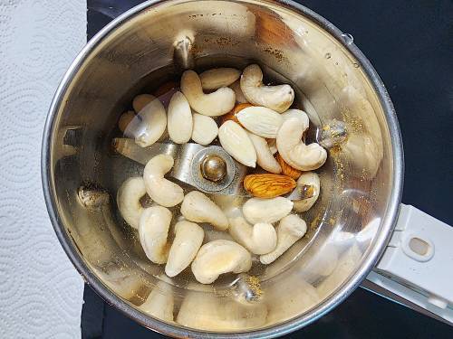 soaked almonds and cashews