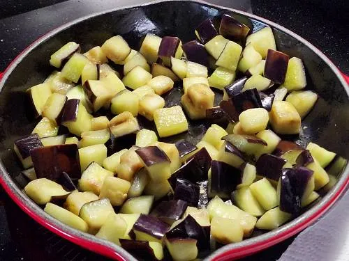 pan frying brinjals